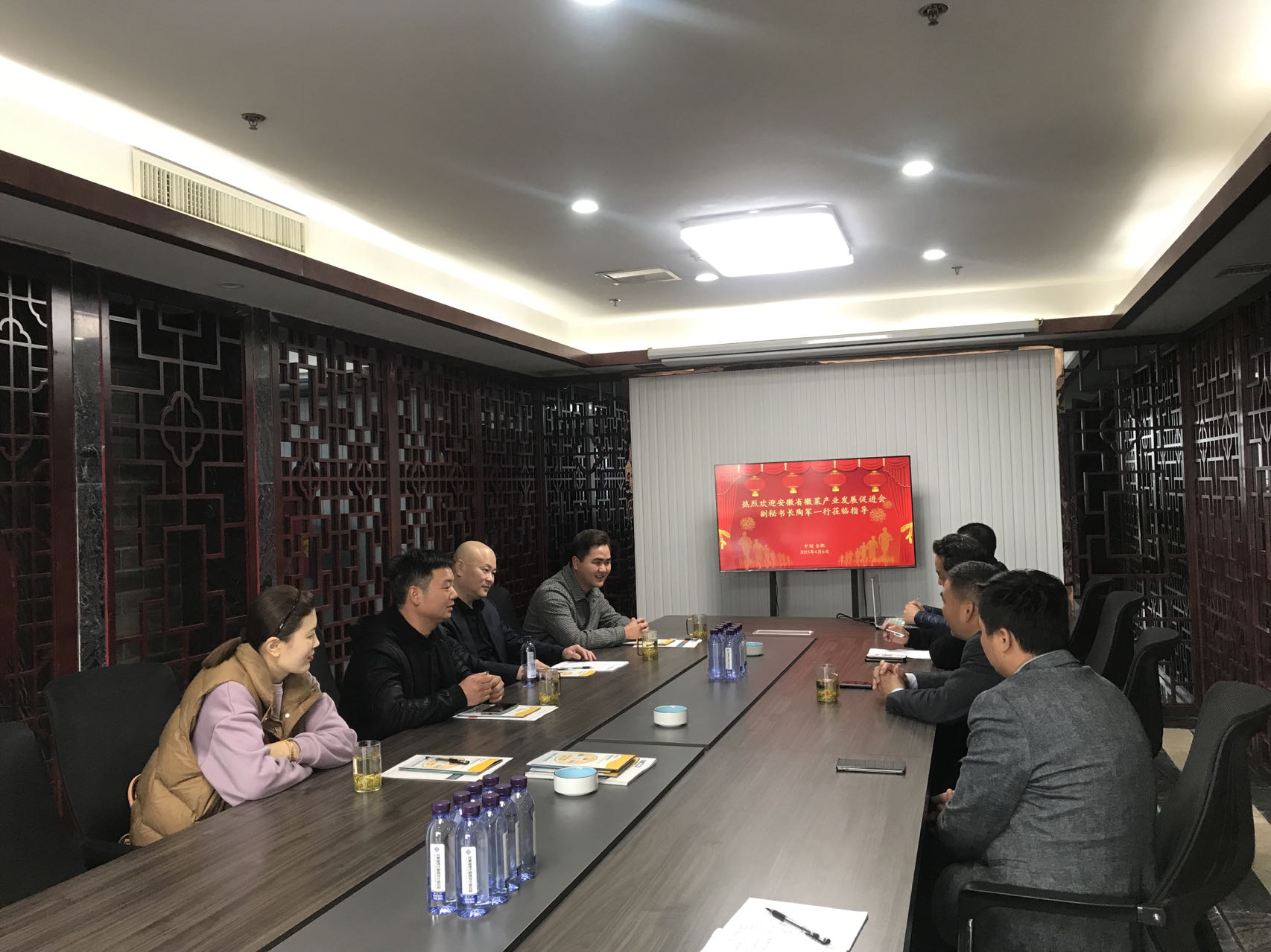 安徽省徽菜產(chǎn)業(yè)發(fā)展促進(jìn)會(huì)副秘書長(zhǎng)陶軍一行到我司來(lái)訪交流
